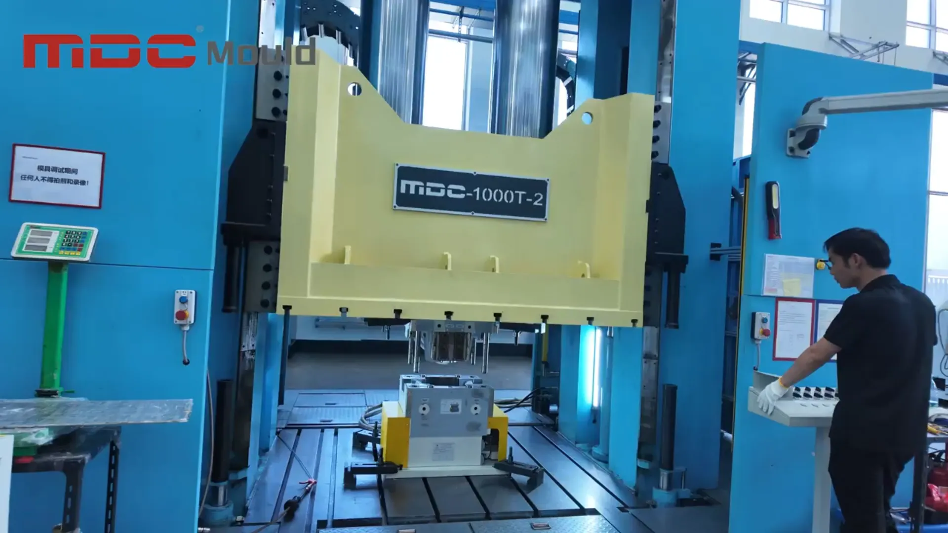 預熱模壓模具:提升復合材料模塑效率與質(zhì)量